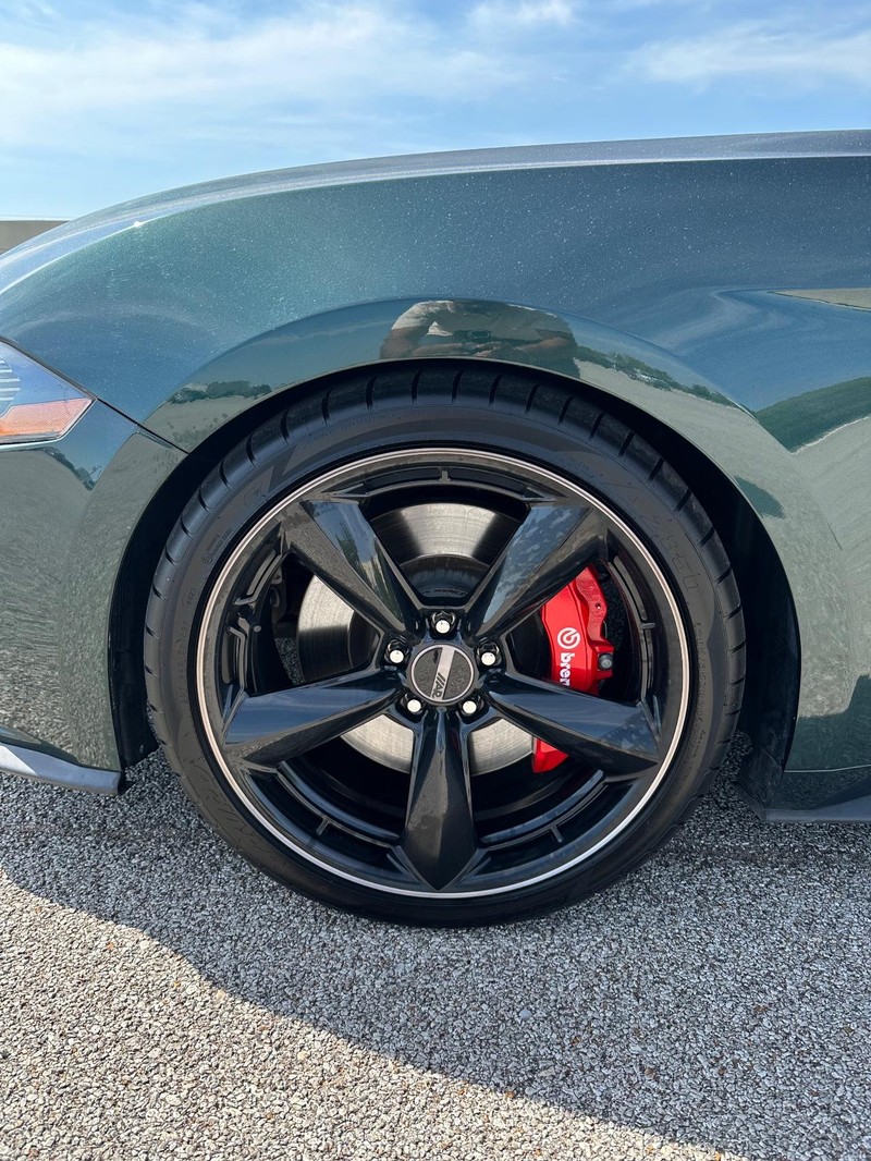 Ford Mustang Vehicle Full-screen Gallery Image 7