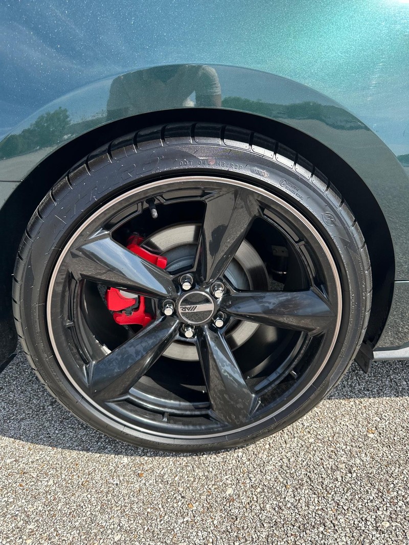 Ford Mustang Vehicle Full-screen Gallery Image 10