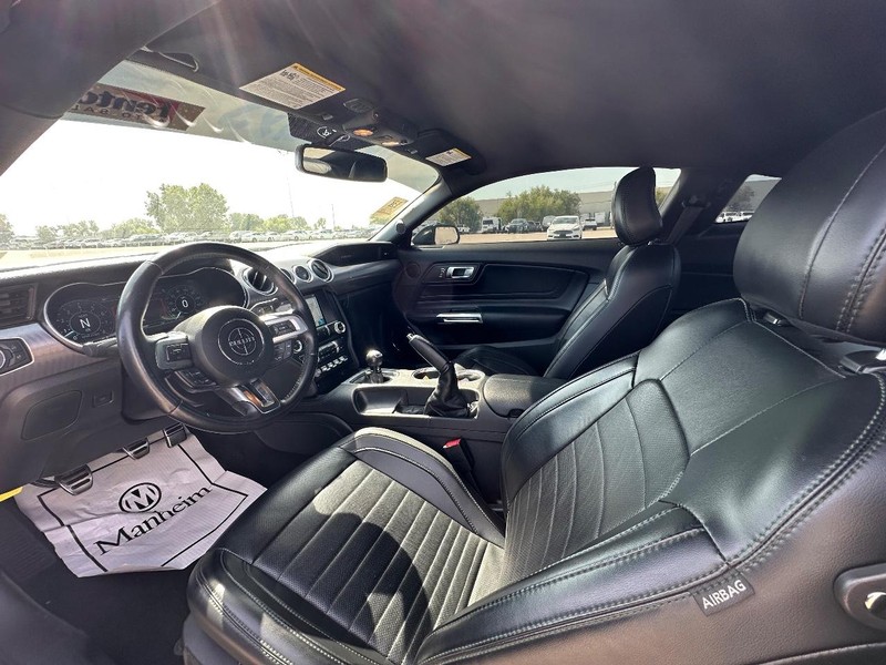 Ford Mustang Vehicle Full-screen Gallery Image 11