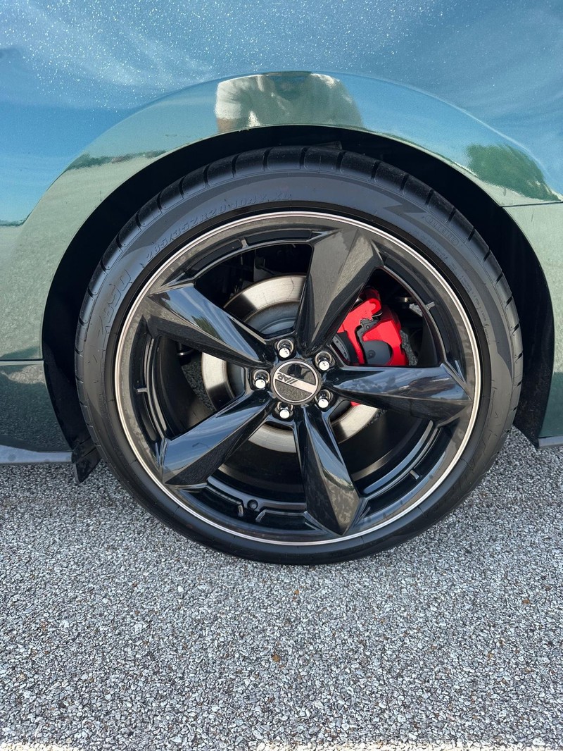 Ford Mustang Vehicle Full-screen Gallery Image 12