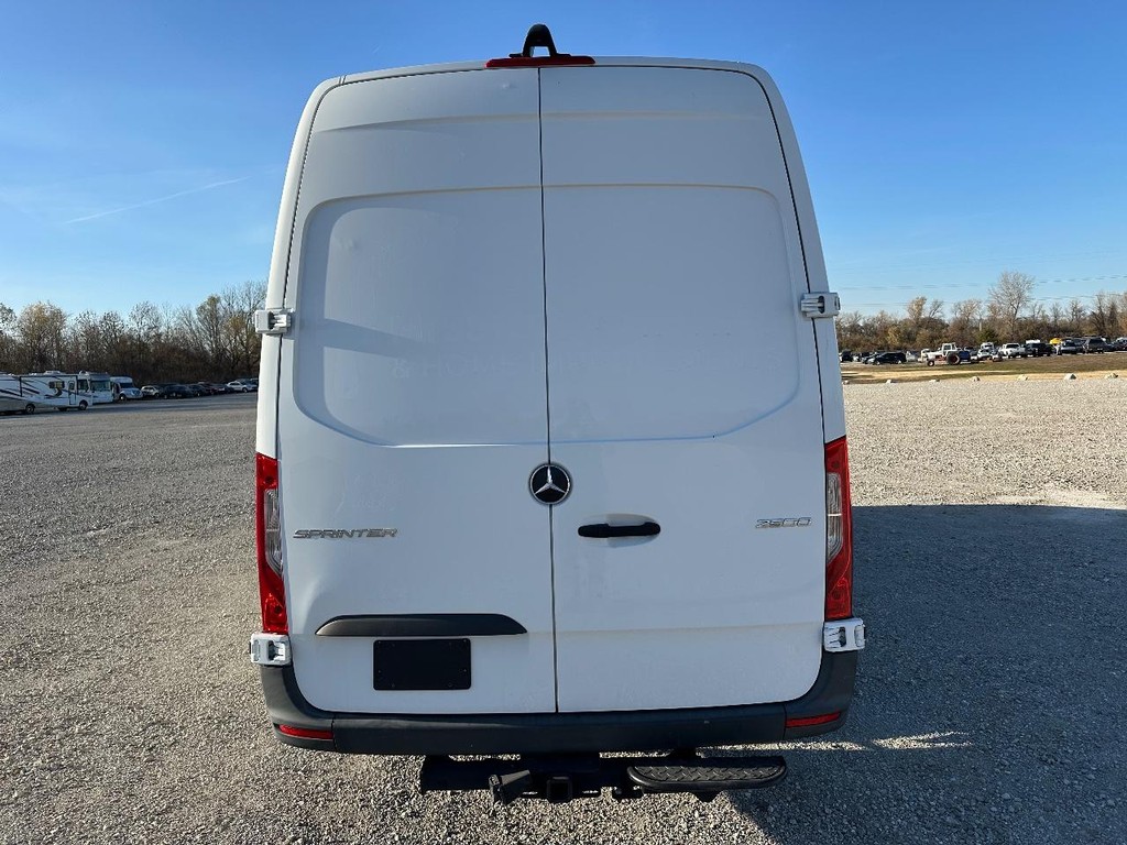 Mercedes-Benz Sprinter 2500 Vehicle Full-screen Gallery Image 9