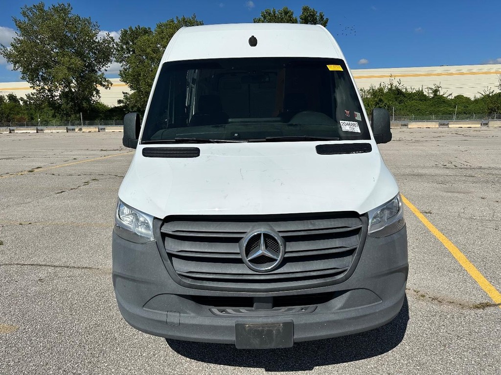 Mercedes-Benz Sprinter 2500 Vehicle Full-screen Gallery Image 12