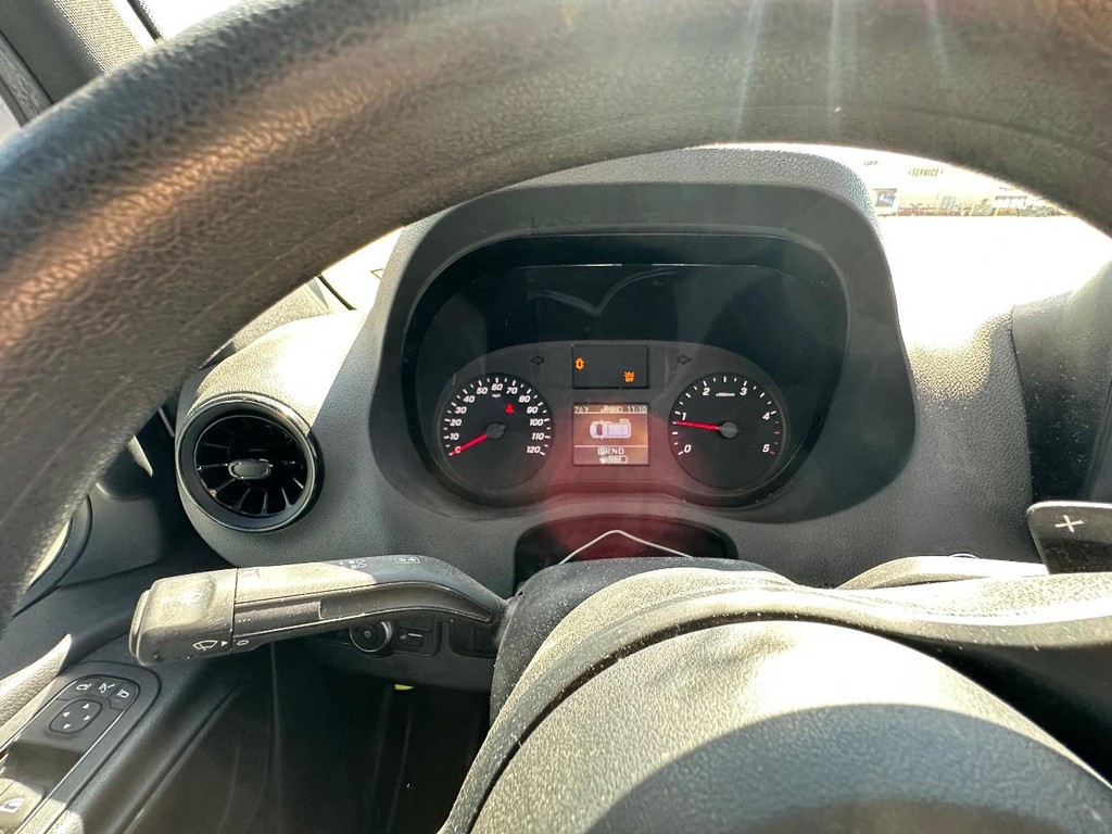 Mercedes-Benz Sprinter 2500 Vehicle Full-screen Gallery Image 19