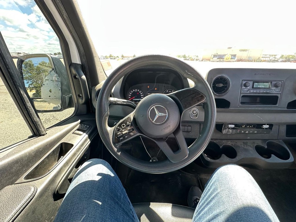 Mercedes-Benz Sprinter 2500 Vehicle Full-screen Gallery Image 20
