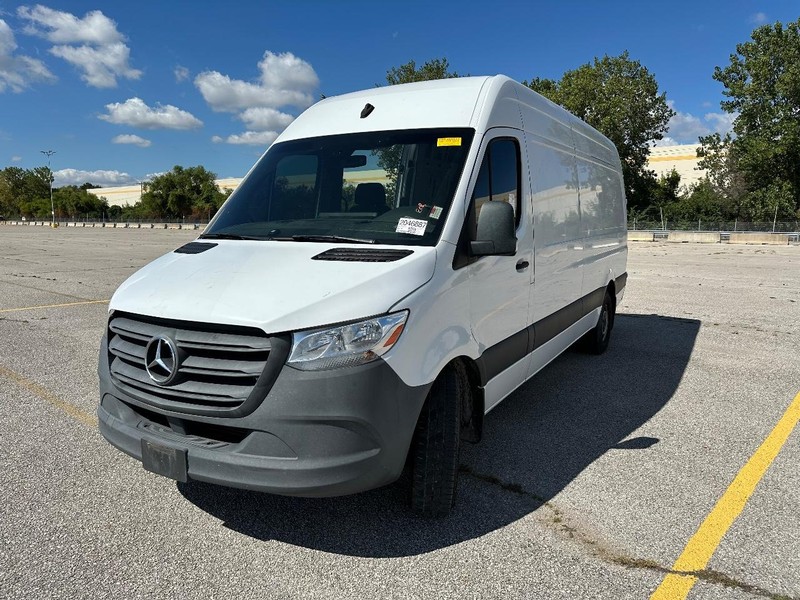 Mercedes-Benz Sprinter 2500 Vehicle Full-screen Gallery Image 4