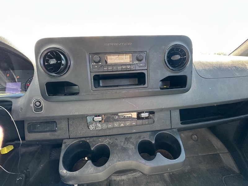 Mercedes-Benz Sprinter 2500 Vehicle Full-screen Gallery Image 17