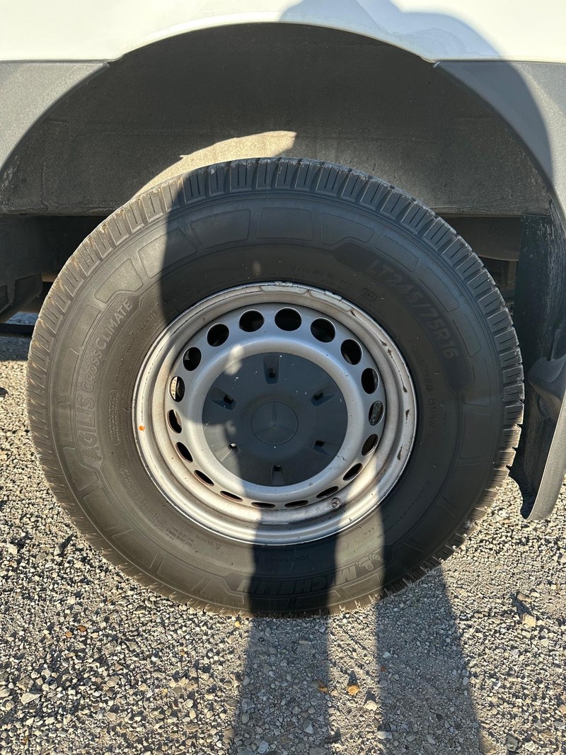 Mercedes-Benz Sprinter 2500 Vehicle Full-screen Gallery Image 24