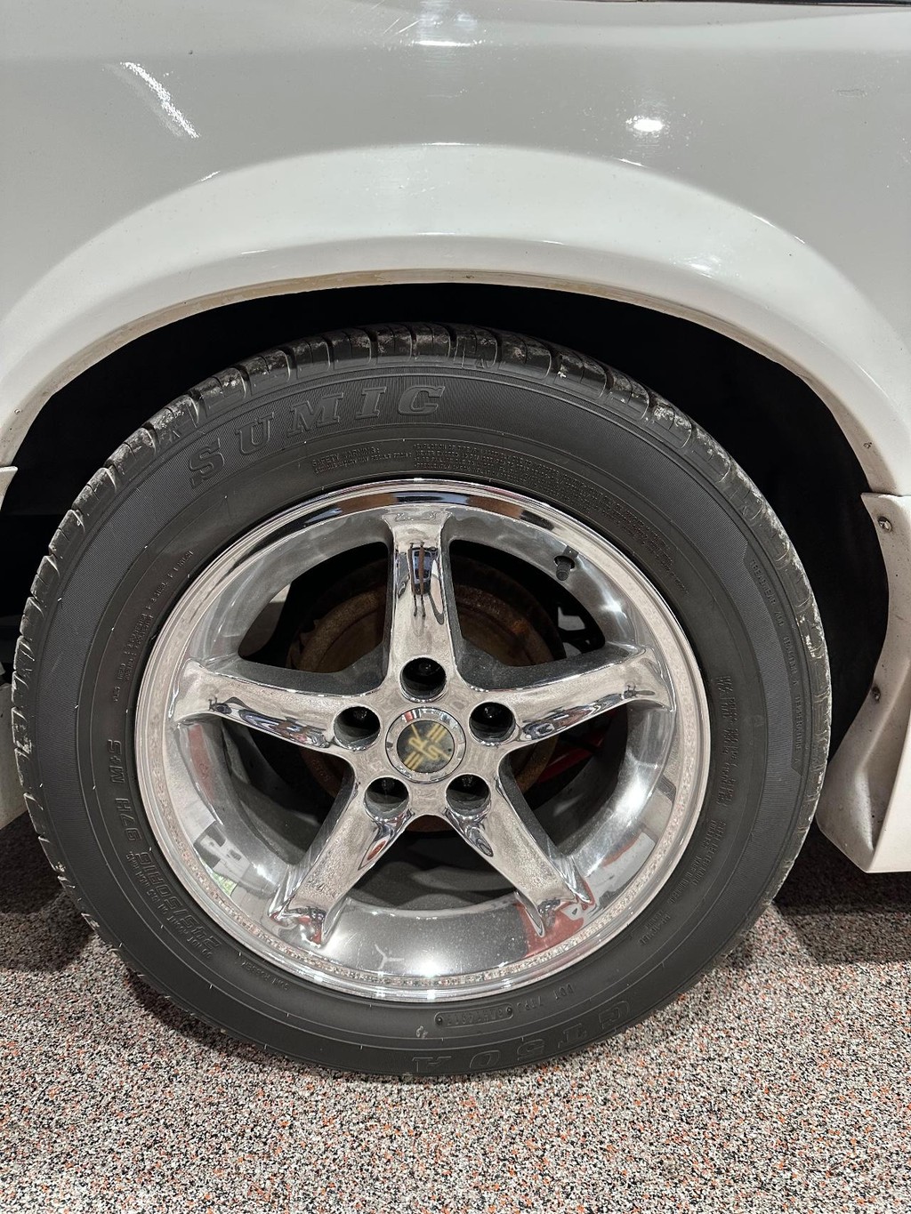 Ford Mustang Vehicle Full-screen Gallery Image 13