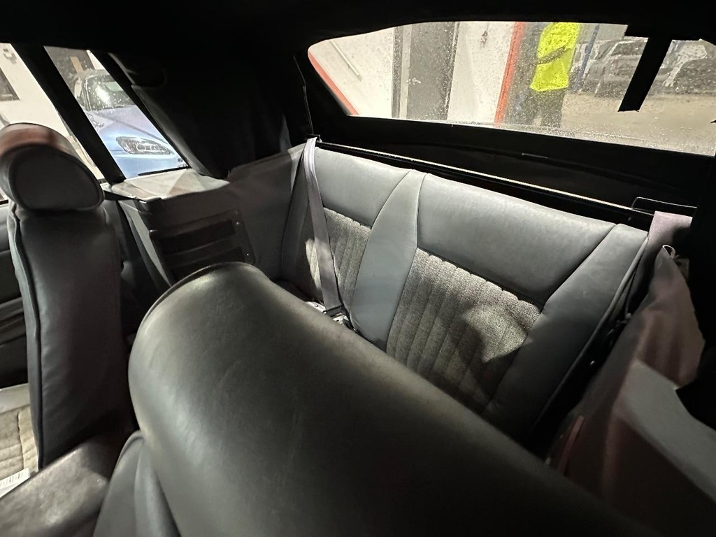 Ford Mustang Vehicle Full-screen Gallery Image 19