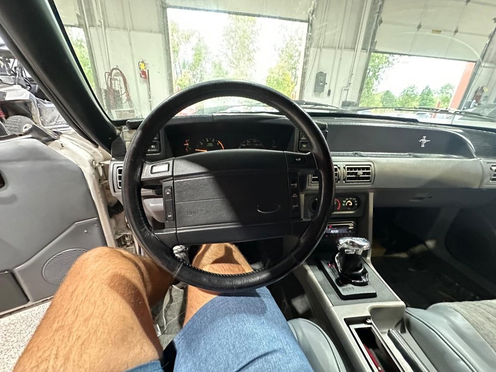 Ford Mustang Vehicle Full-screen Gallery Image 20