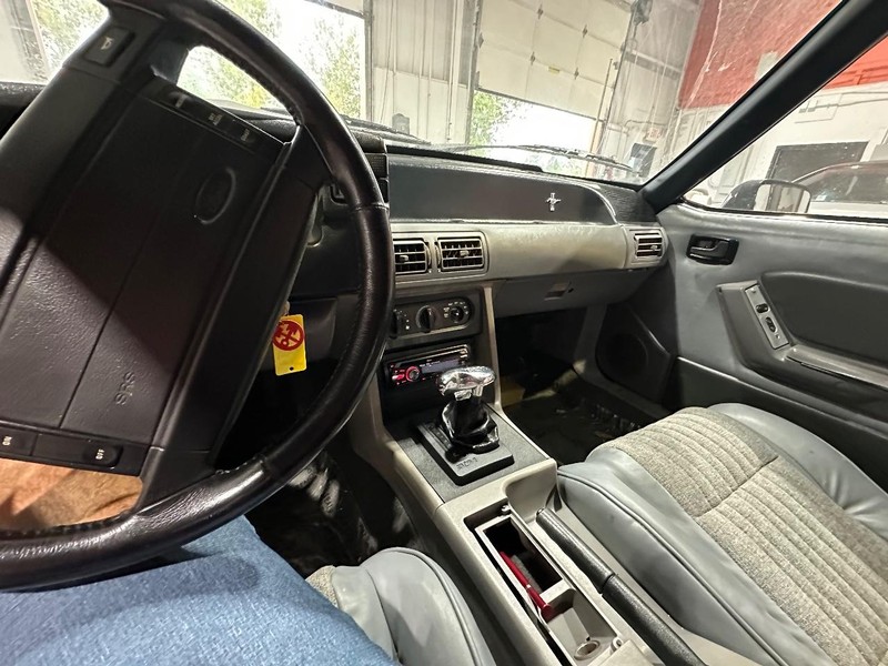 Ford Mustang Vehicle Full-screen Gallery Image 22