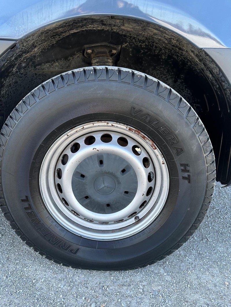 Mercedes-Benz Sprinter Van Vehicle Full-screen Gallery Image 14