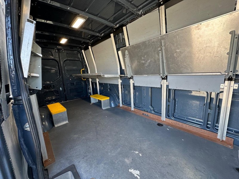 Mercedes-Benz Sprinter Van Vehicle Full-screen Gallery Image 18