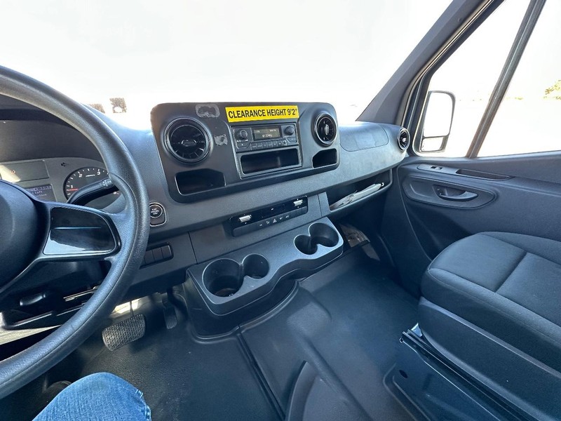 Mercedes-Benz Sprinter Van Vehicle Full-screen Gallery Image 20