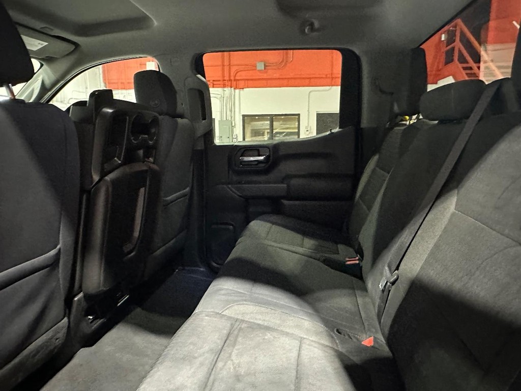 Chevrolet Silverado 1500 Vehicle Full-screen Gallery Image 10