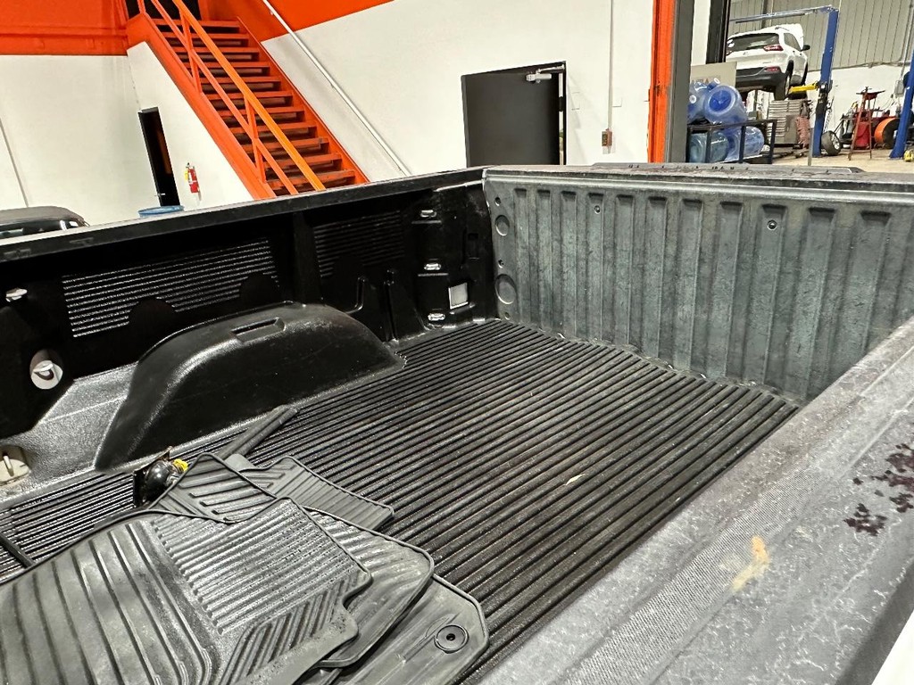 Chevrolet Silverado 1500 Vehicle Full-screen Gallery Image 11