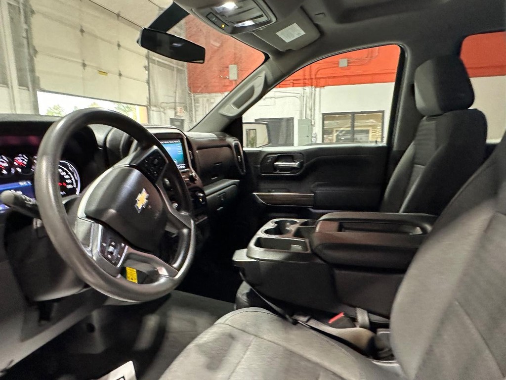 Chevrolet Silverado 1500 Vehicle Full-screen Gallery Image 14