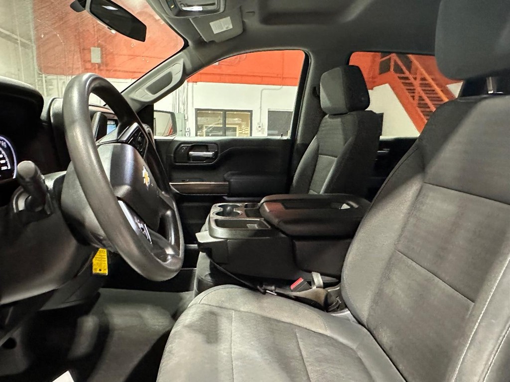 Chevrolet Silverado 1500 Vehicle Full-screen Gallery Image 15