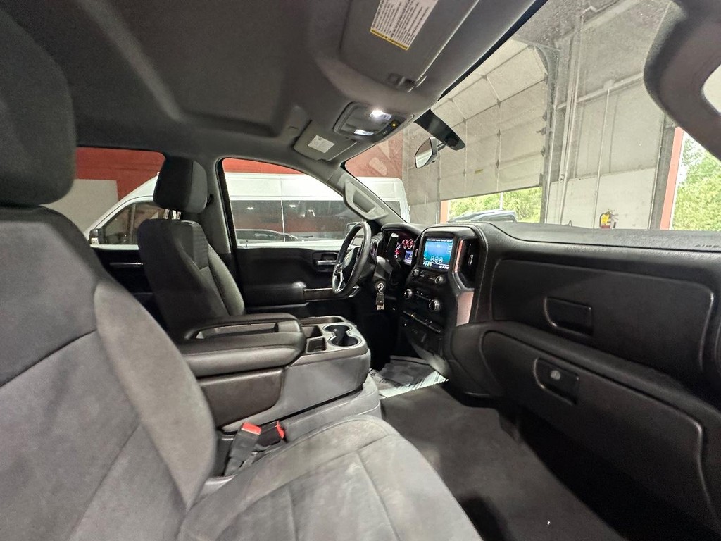 Chevrolet Silverado 1500 Vehicle Full-screen Gallery Image 17