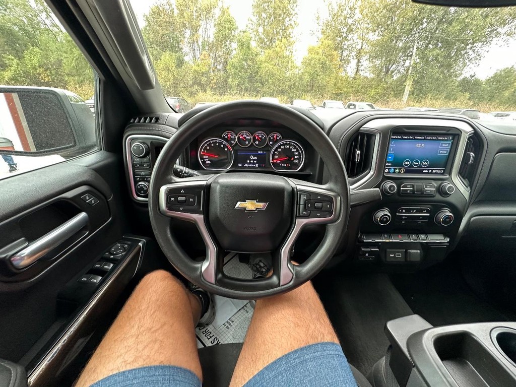 Chevrolet Silverado 1500 Vehicle Full-screen Gallery Image 19