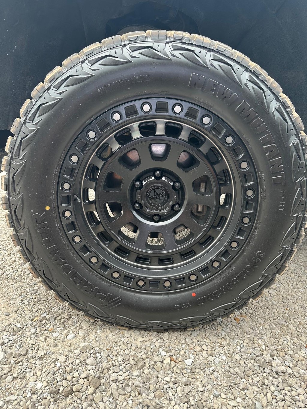 Chevrolet Silverado 1500 Vehicle Full-screen Gallery Image 25