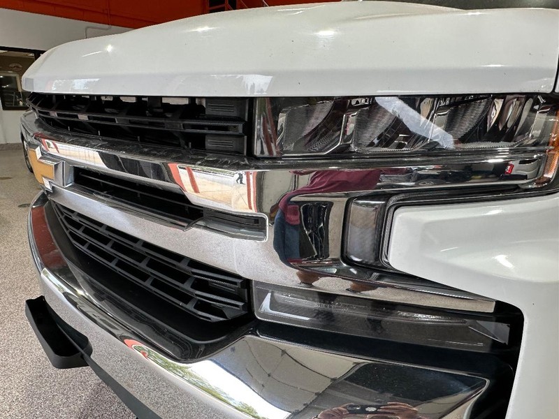 Chevrolet Silverado 1500 Vehicle Full-screen Gallery Image 9