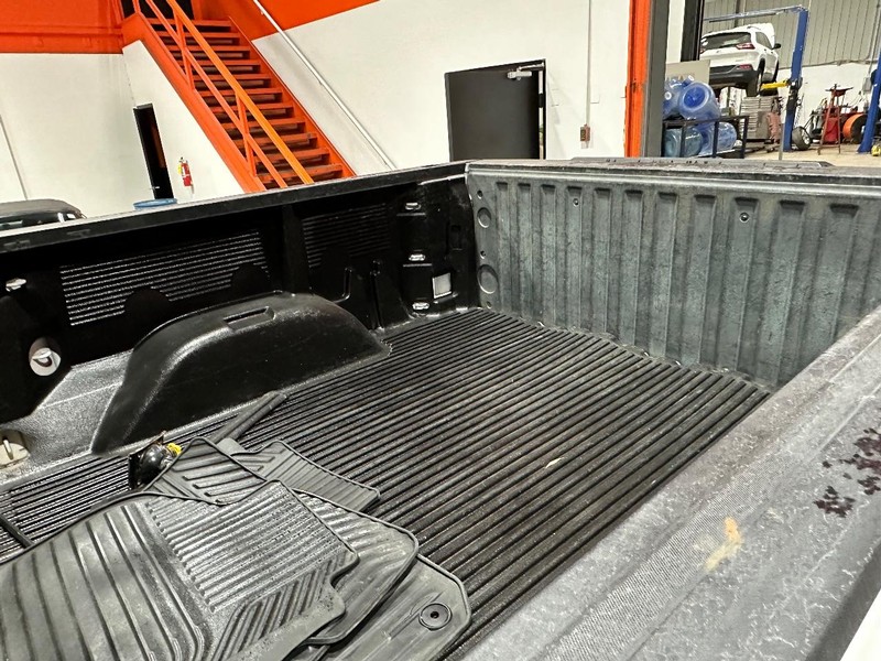 Chevrolet Silverado 1500 Vehicle Full-screen Gallery Image 11