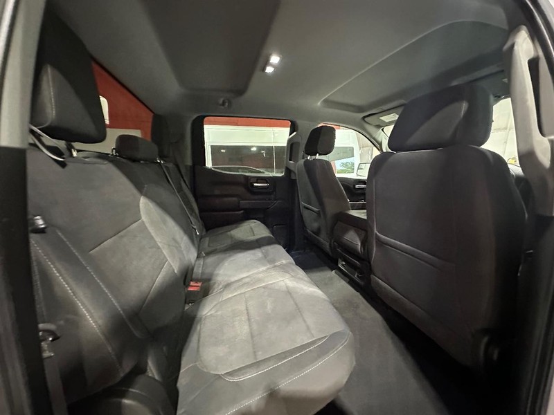 Chevrolet Silverado 1500 Vehicle Full-screen Gallery Image 13