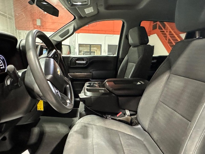 Chevrolet Silverado 1500 Vehicle Full-screen Gallery Image 15