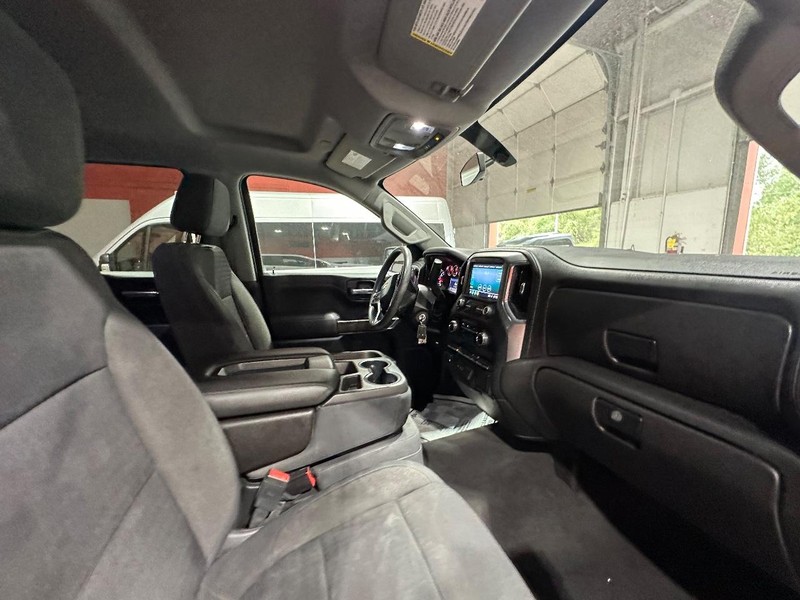 Chevrolet Silverado 1500 Vehicle Full-screen Gallery Image 17