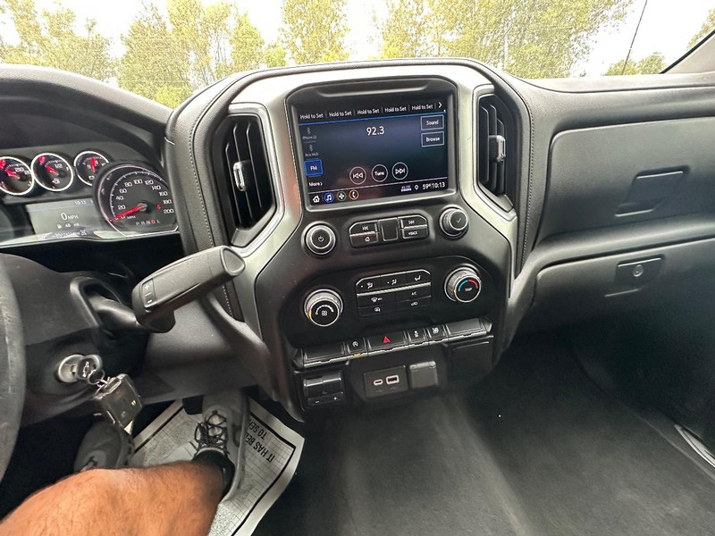 Chevrolet Silverado 1500 Vehicle Full-screen Gallery Image 21