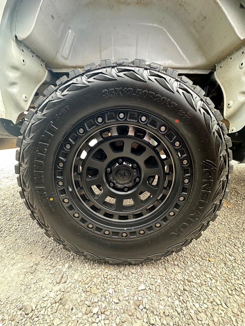 Chevrolet Silverado 1500 Vehicle Full-screen Gallery Image 23