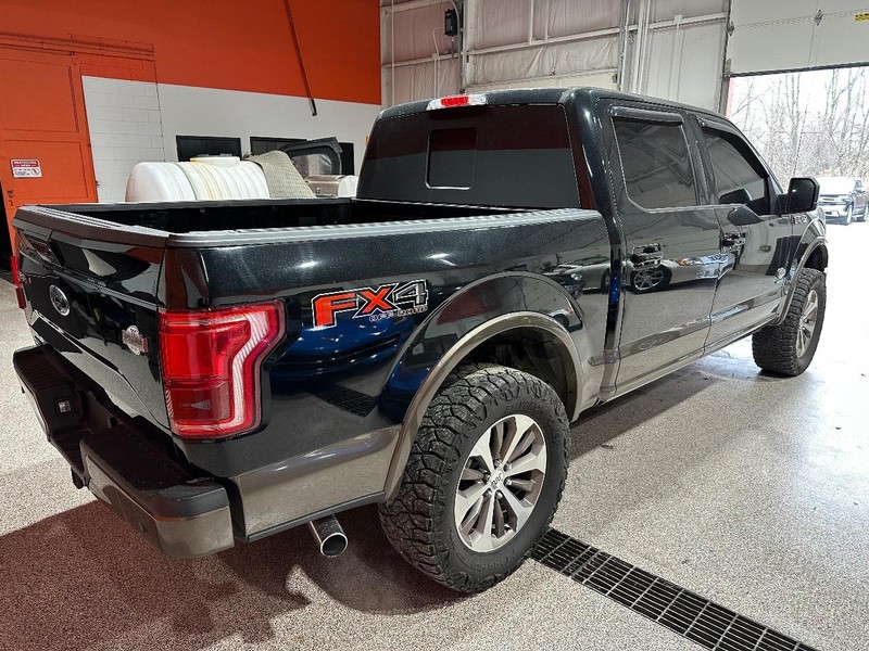 Ford F-150 Vehicle Full-screen Gallery Image 3