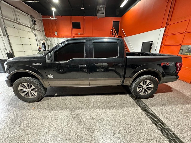 Ford F-150 Vehicle Full-screen Gallery Image 4