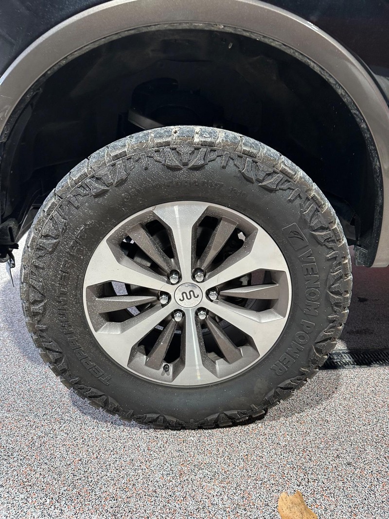 Ford F-150 Vehicle Full-screen Gallery Image 7