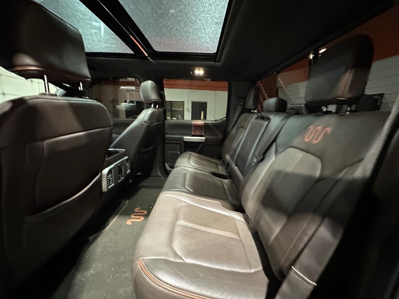 Ford F-150 Vehicle Full-screen Gallery Image 11