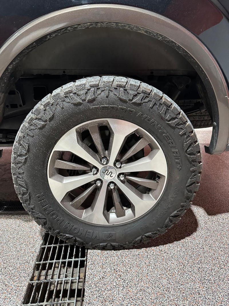 Ford F-150 Vehicle Full-screen Gallery Image 12