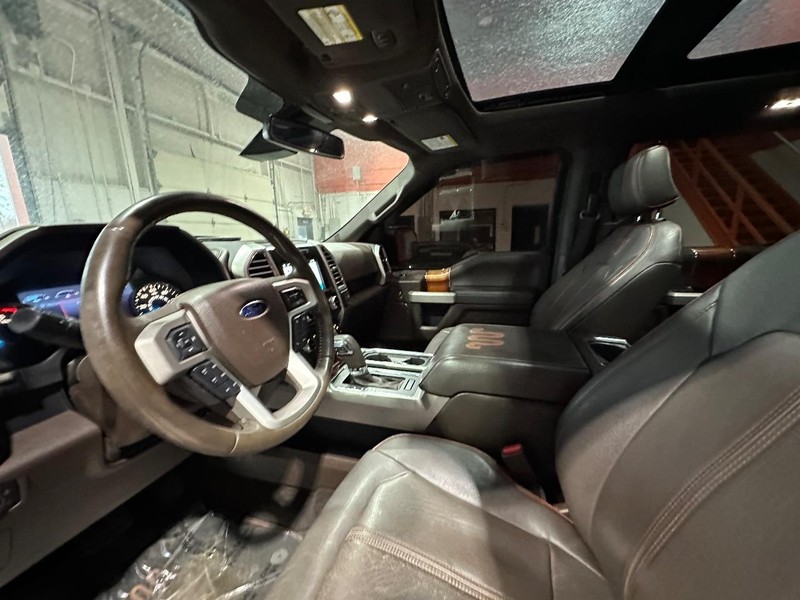 Ford F-150 Vehicle Full-screen Gallery Image 15