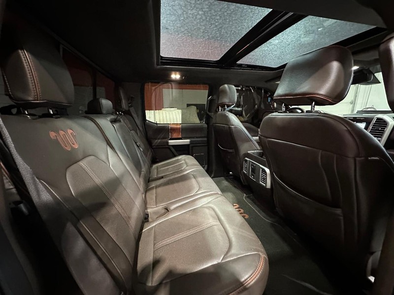 Ford F-150 Vehicle Full-screen Gallery Image 16