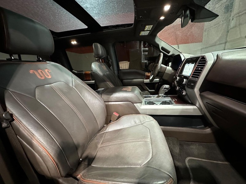 Ford F-150 Vehicle Full-screen Gallery Image 17