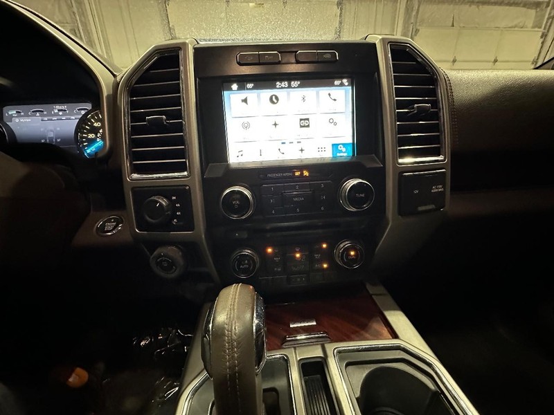 Ford F-150 Vehicle Full-screen Gallery Image 21