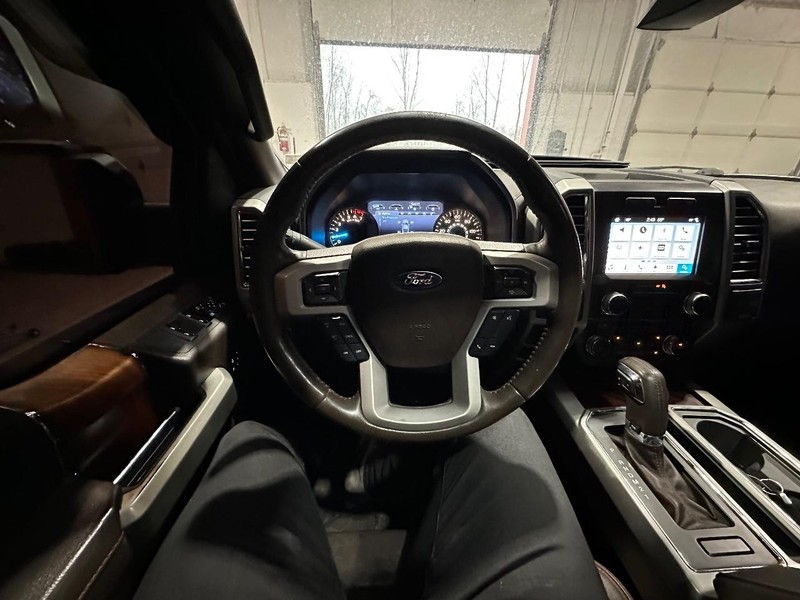 Ford F-150 Vehicle Full-screen Gallery Image 23