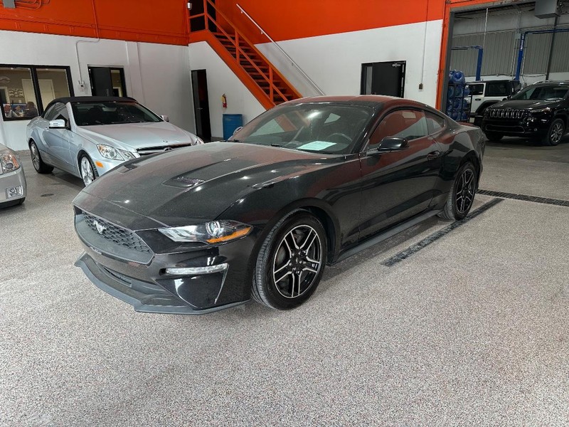 Ford Mustang Vehicle Full-screen Gallery Image 6