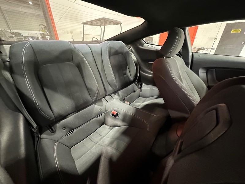 Ford Mustang Vehicle Full-screen Gallery Image 17