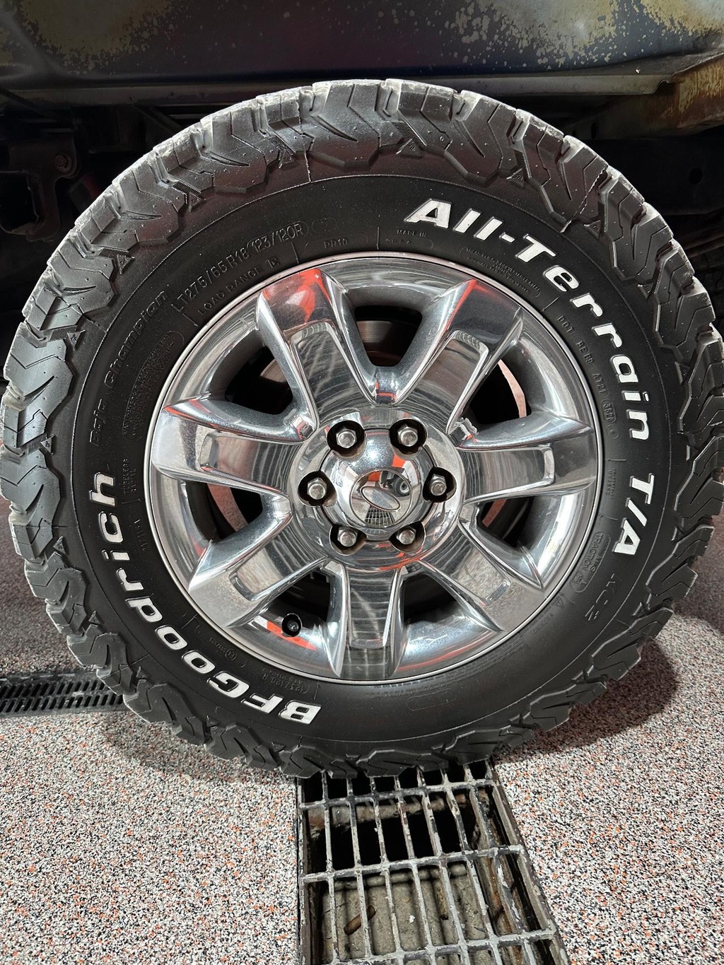 Ford F-150 Vehicle Full-screen Gallery Image 11