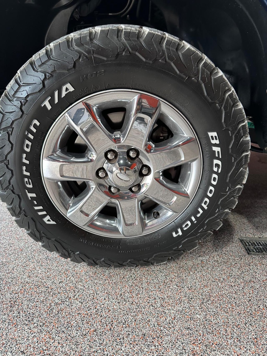 Ford F-150 Vehicle Full-screen Gallery Image 12