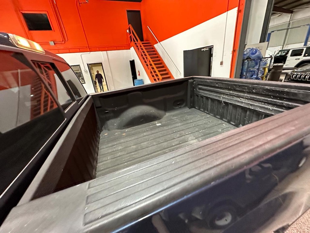 Ford F-150 Vehicle Full-screen Gallery Image 14