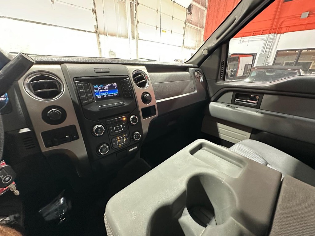 Ford F-150 Vehicle Full-screen Gallery Image 22