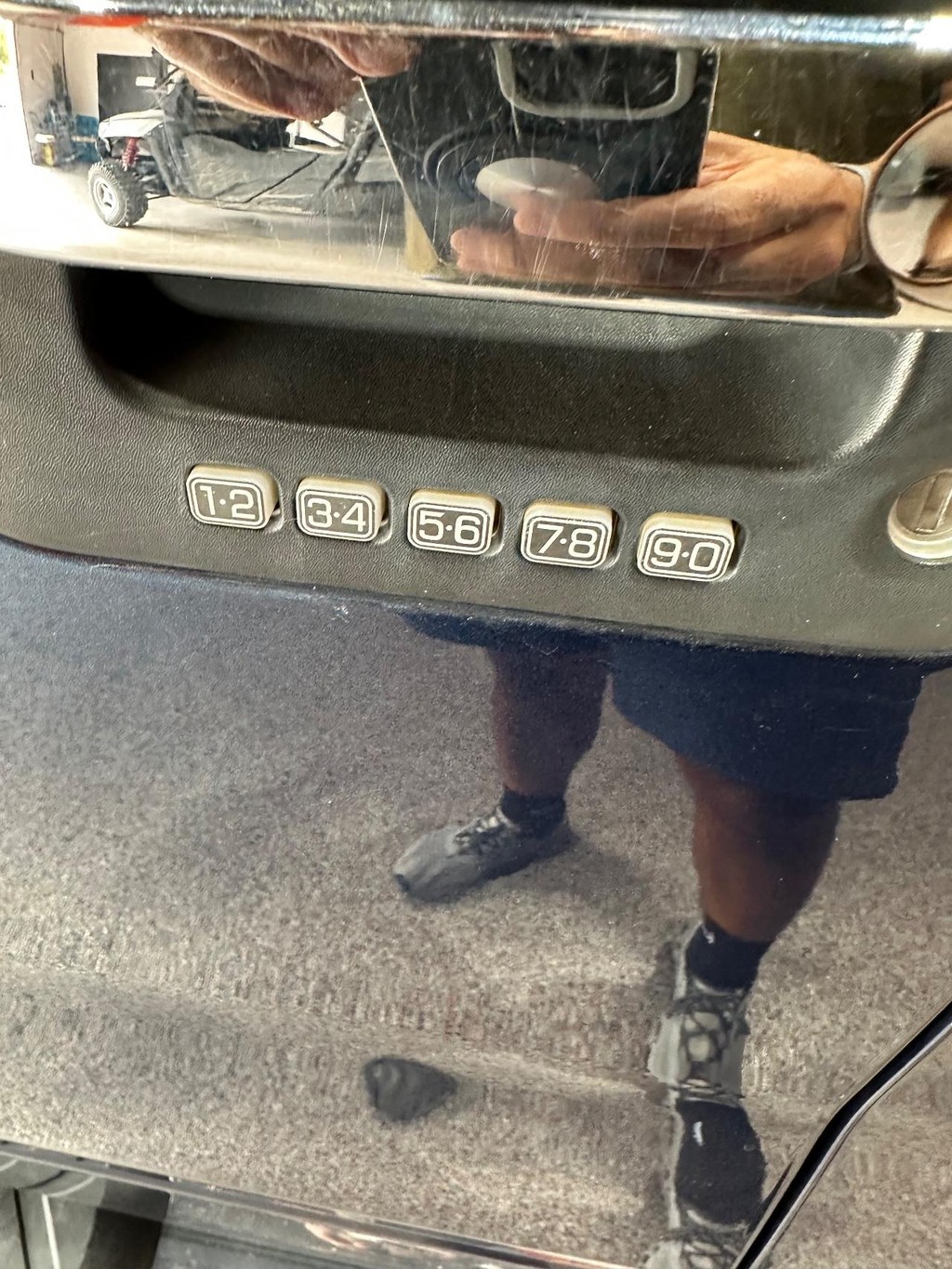 Ford F-150 Vehicle Full-screen Gallery Image 24