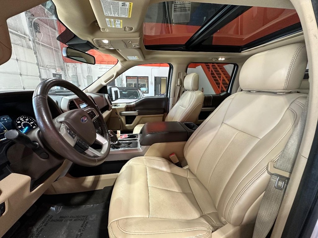 Ford F-150 Vehicle Full-screen Gallery Image 16